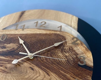 Round clock made of epoxy resin and oak wood, clock mechanism with quiet smooth movement / Made in Ukraine