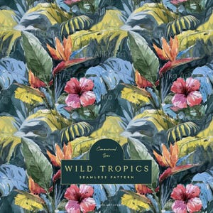 Op de afbeelding: Naadloos aquarelpatroon met tropische bloemen en bladeren in groen, geel, blauw en roze. Het ontwerp bevat hibiscus, paradijsvogelbloemen en grote bladeren. De tekst "WILD TROPICS SEAMLESS PATTERN" wordt weergegeven.