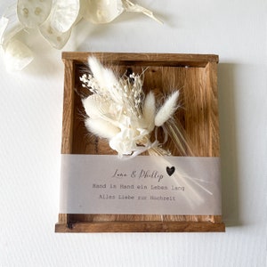 Geldgeschenk zur Hochzeit mit Trockenblumen, personalisiertes Geschenk für das Brautpaar, Holz, Hochzeitsgeschenk mit Bouqet