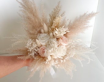 Wunderschöner Brautstrauß aus Trockenblumen mit Infinity Rose, Ansteckstrauss | Boho Strauß mit Pampasgras