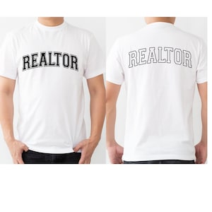 Peut inclure: T-shirt blanc avec le mot "REALTOR" imprim&eacute; en noir sur le devant et le dos.