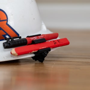 Lápiz para casco personalizado y soporte para marcador Milwaukee Inkzall (compatible con cualquier casco con ala)