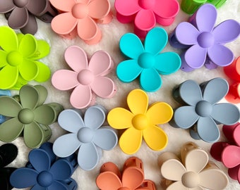 Daisy Flower Claw Clip: Pastel Hair Accessory