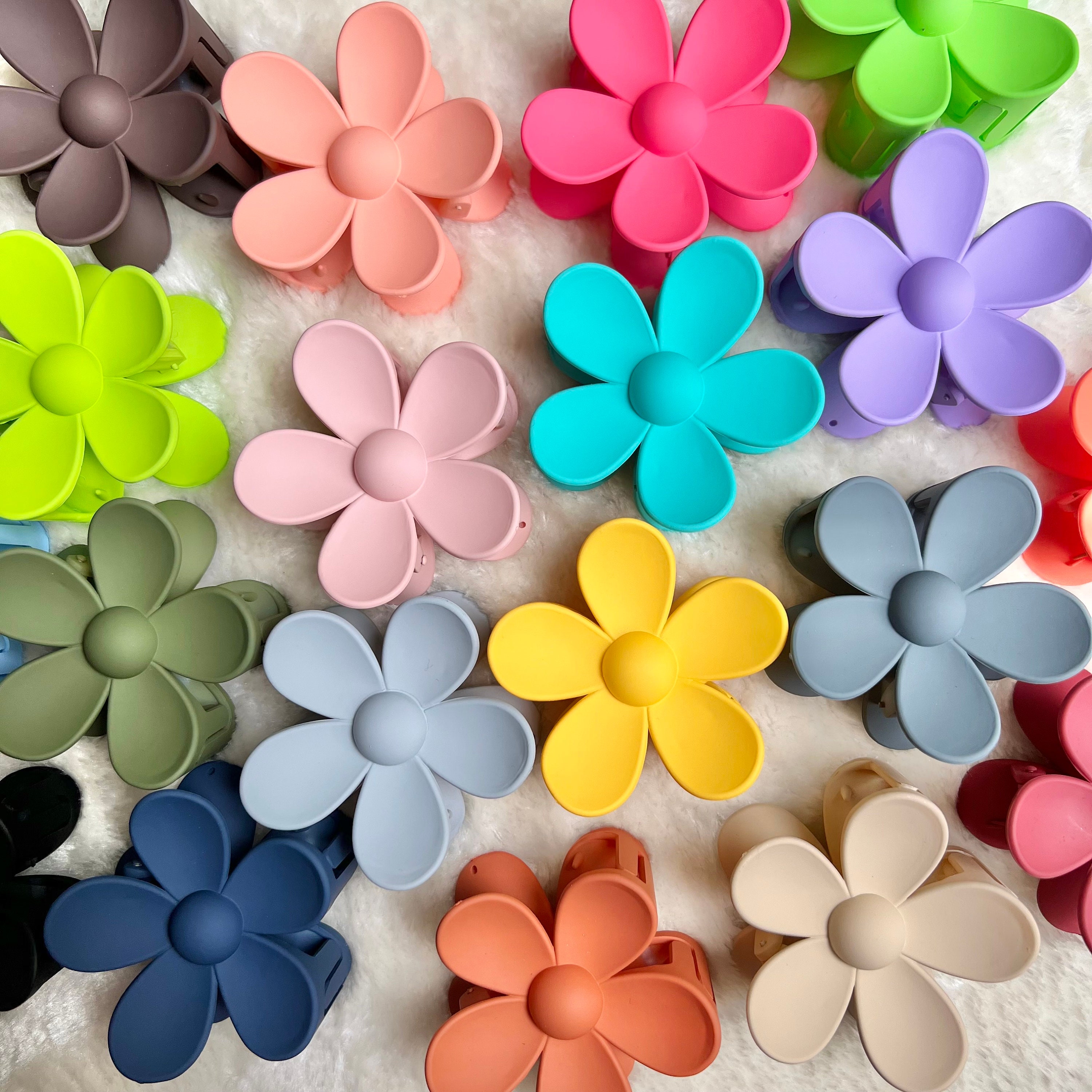 Daisy Flower Claw Clip: Pastel Hair Accessory - Etsy display picture 2