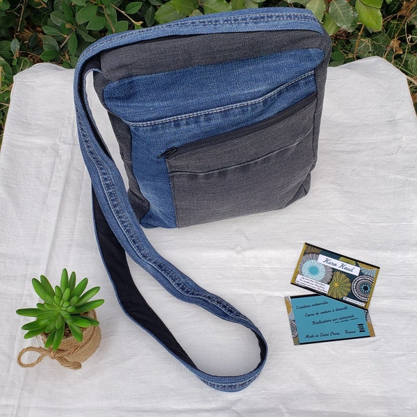 Borsa a tracolla da uomo in denim riciclato, dal design ecologico. Tasca esterna con cerniera, stile casual. Upcycling, jeans-dipendente