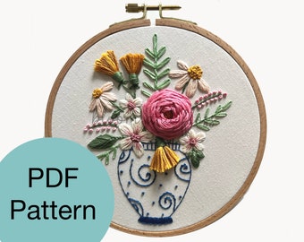 Patrón de bordado a mano de jarrón azul y flores - Descarga instantánea en PDF para principiantes avanzados y cosedores intermedios
