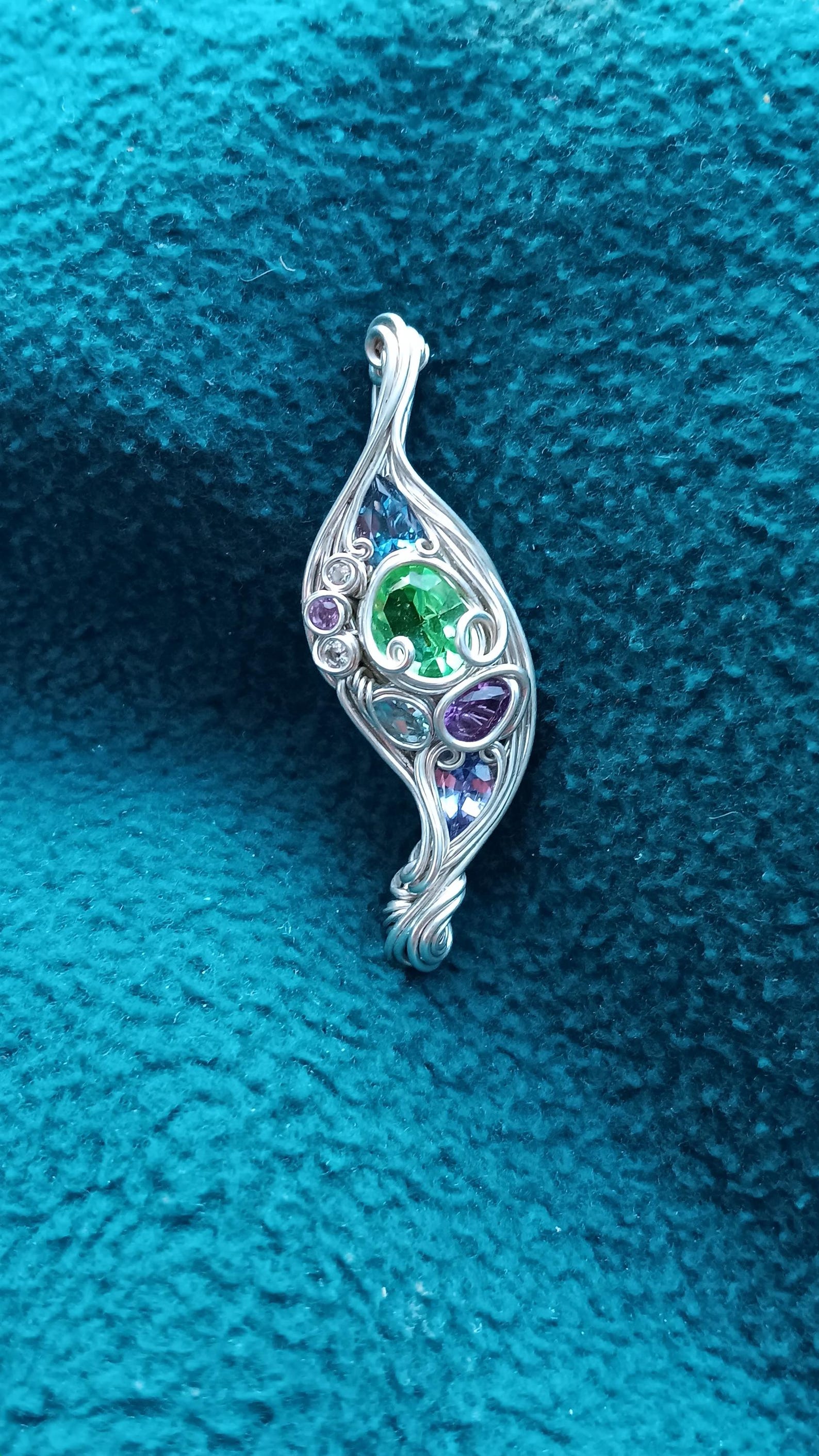 Uv Reactive Uranium Glass With Accents - Etsy