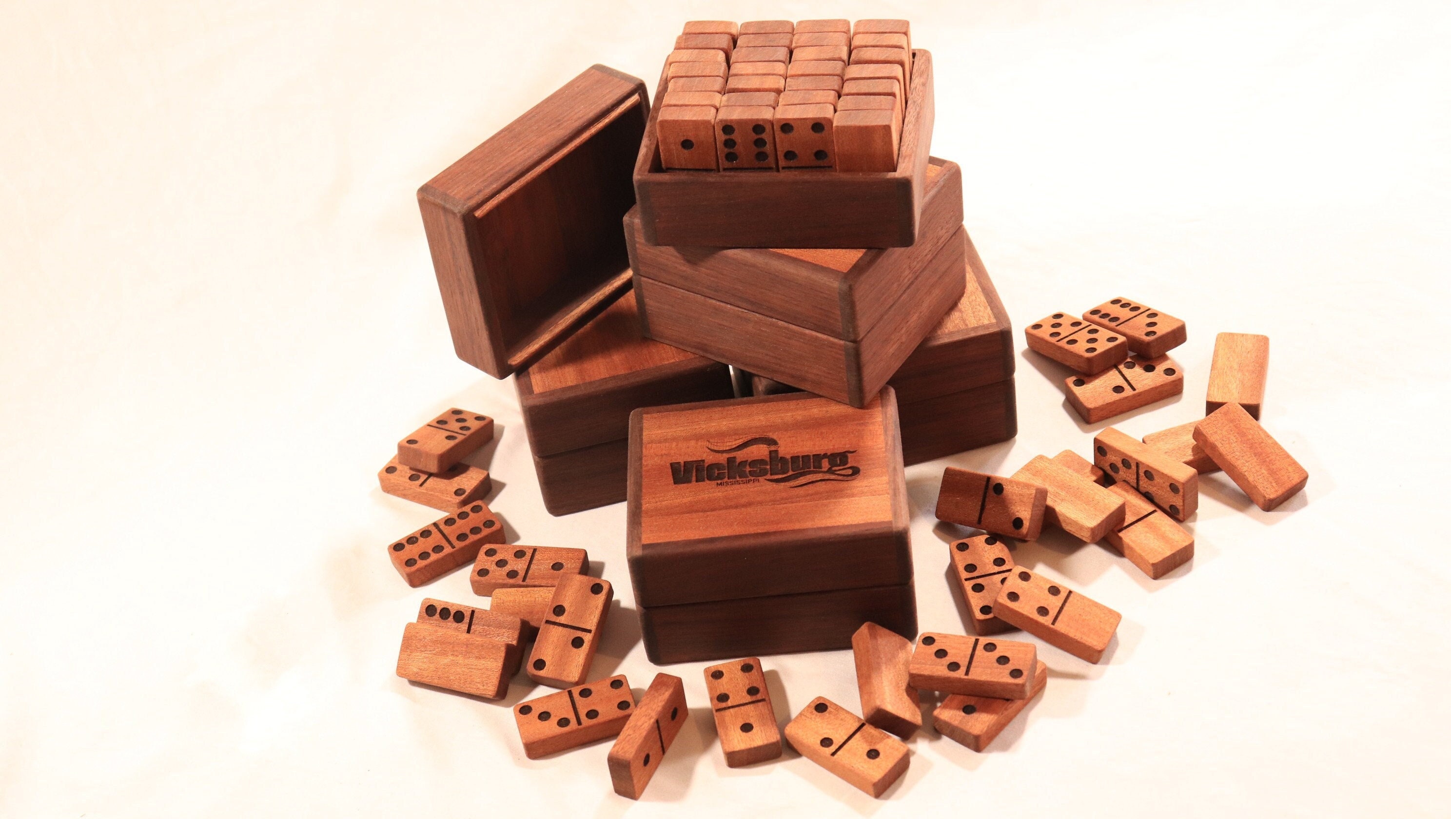 Spin Master Games - Set Domino Legacy Deluxe Double-6 In Custodia Di Legno, 28 Tessere Classiche, Gioco Da Tavolo Per Famiglie E Ragazzi Dagli 8 Anni In Su