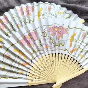 kleurrijke print op papier handfans, huwelijksgeschenken, feestartikelen, promotiegeschenk, jubileumgeschenken met ontwerp, logo, foto, bulk. groothandelsprijs