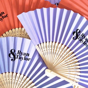 Stampa del logo su ventagli di carta, regali di nozze con monogramma, bomboniere, regali promozionali, regali di anniversario con design, stampa a 1 colore sulla faccia/maniglia del ventaglio