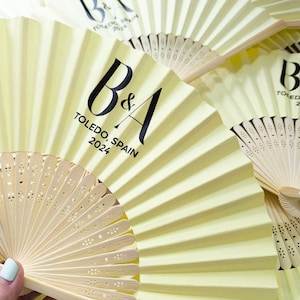 Ventagli di carta personalizzati giallo burro, regali di nozze monogramma, decorazioni per feste/bomboniere, logo in 7*7 cm, spedizione rapida per eventi