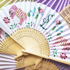 Éventails imprimés colorés sur papier, cadeaux de mariage, articles de fête, cadeau promotionnel, cadeaux d'anniversaire avec motif, logo, photo, volume. prix de gros