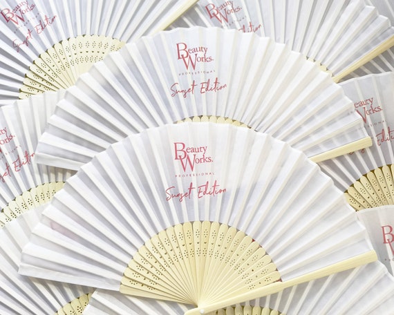 Ventagli in seta bianca personalizzati, ventagli in seta di bambù personalizzati, ventagli da matrimonio con monogramma, eventi speciali, bomboniere, icone, simboli - Italia