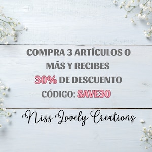 May include: A white wooden background with white flowers on either side of a text overlay. The text reads "COMPRA 3 ART&Iacute;CULOS O M&Aacute;S Y RECIBES 30% DE DESCUENTO C&Oacute;DIGO: SAVE30 Niss Lovely Creations".