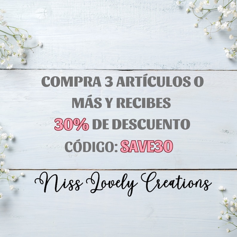 May include: A white wooden background with white flowers on either side of a text overlay. The text reads "COMPRA 3 ART&Iacute;CULOS O M&Aacute;S Y RECIBES 30% DE DESCUENTO C&Oacute;DIGO: SAVE30 Niss Lovely Creations".