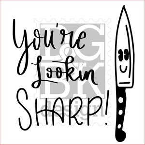Puede incluir: Ilustración en blanco y negro con el texto "You're Lookin' SHARP!" y un cuchillo sonriente. El cuchillo tiene un mango negro con tres puntos y una hoja blanca. El texto está escrito a mano.