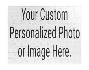 Può includere: Un puzzle bianco con il testo "Your Custom Personalized Photo or Image Here" in nero. Il puzzle è composto da molti pezzi ad incastro, pronto per un'immagine personalizzata.