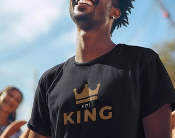 Erklären Sie Ihre Dominanz als Fantasy Football Champion mit diesem FPL King T-Shirt