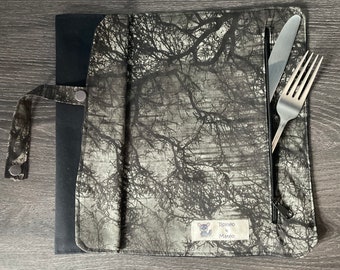 Large placemat with zippered pocket and snap fastener