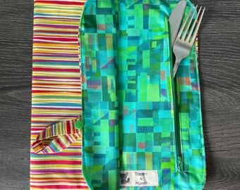 Large placemat with zippered pocket and snap fastener