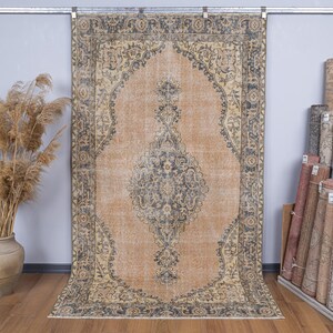 Vintage Oushak Rug, Pale Beige Medallion Pattern Turkish Carpet