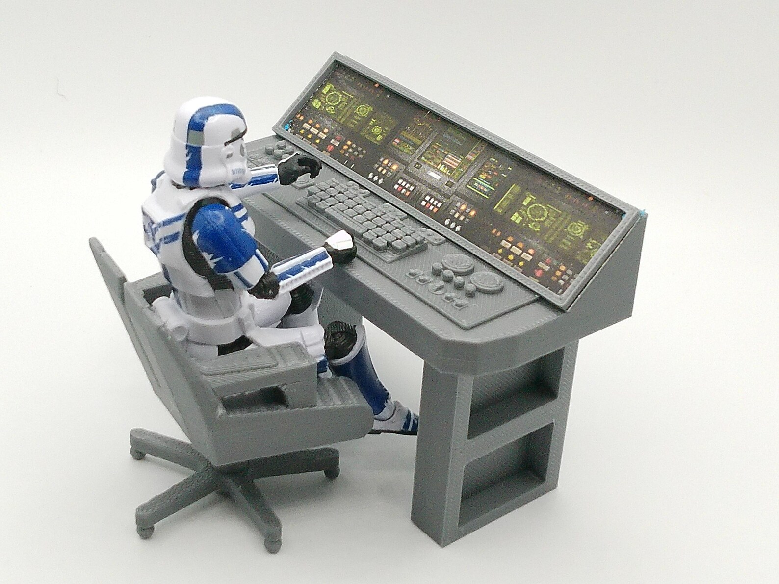 1:18 Scale Green Computer Display Diorama Set for 3.75