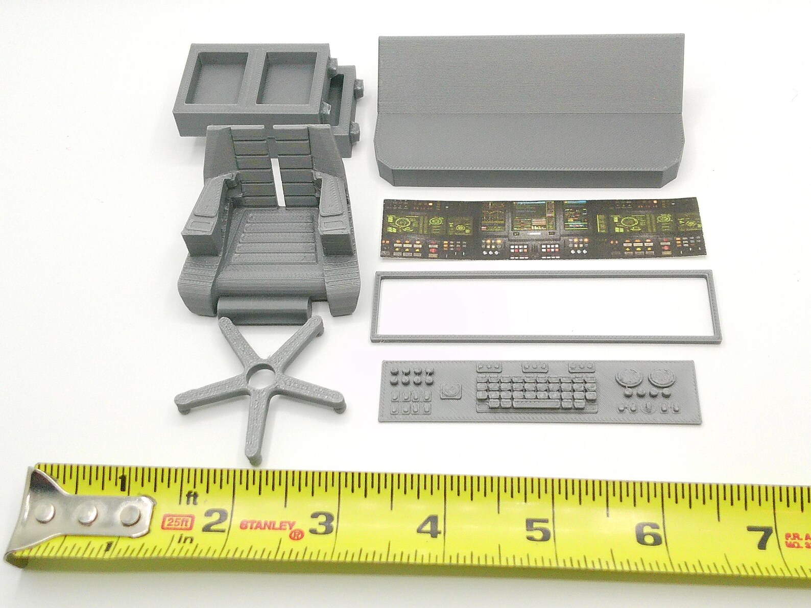 1:18 Scale Green Computer Display Diorama Set for 3.75