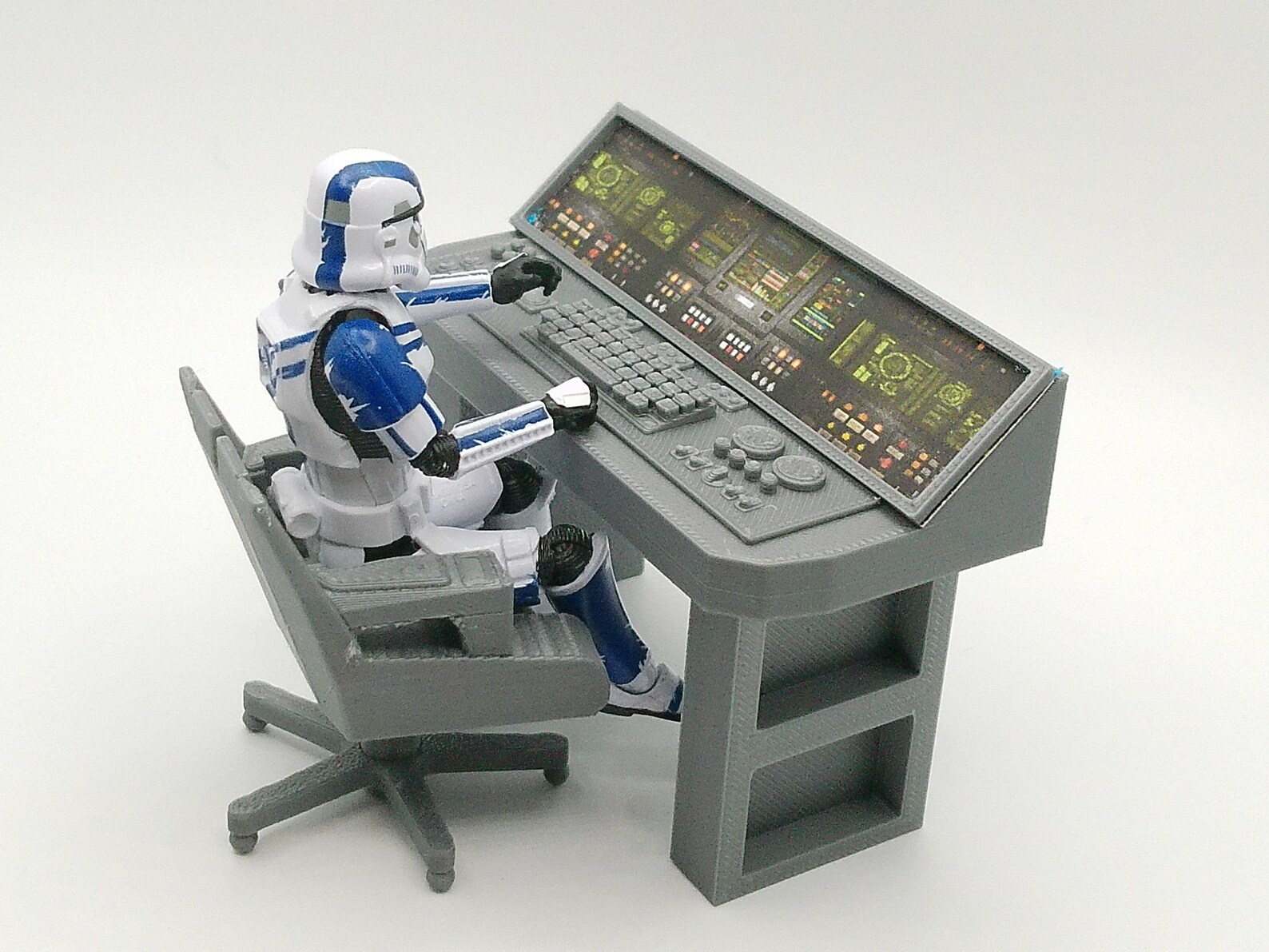 1:18 Scale Green Computer Display Diorama Set for 3.75