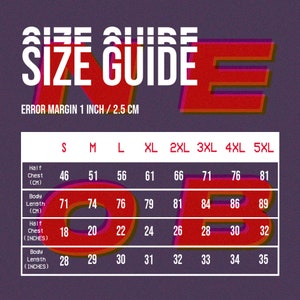 Op de afbeelding: Maattabel met metingen in inches en centimeters voor verschillende maten, van S tot 5XL. De tabel bevat metingen voor halve borst, lichaamslengte en halve borst in inches.
