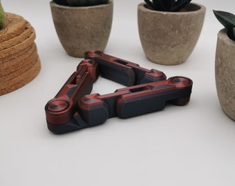 Infinity Flip - the infinite kaleidocycle | Kinetic fidget toy | Infinity toy | Desktop toy | Fidget toy