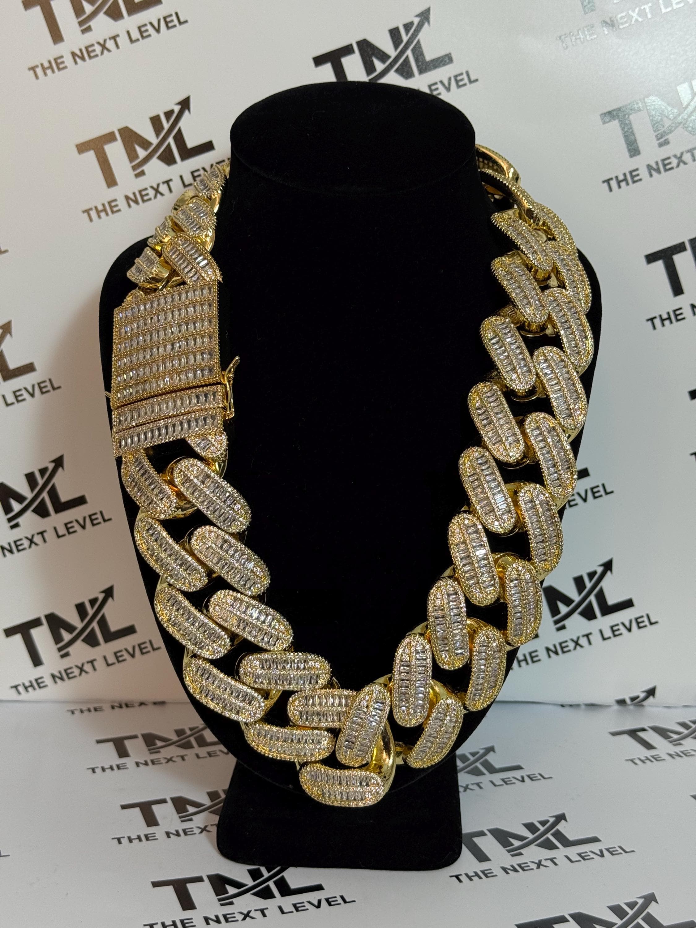 BIG Miami Cuban Chain - Iced Out-cz-big Cuban Link -men and BIG Miami Cuban Chain - Iced Out-cz-big Cuban Link -men and