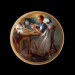 Vintage Norman Rockwell Collector Plate &quot;Working in the Kitchen&quot;, 9e uitgave in de collectie &#39;Rockwell&#39;s Rediscovered Women&#39;