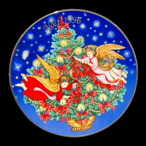 Vintage AVON Weihnachtsteller: &quot;Trimming the Tree&quot; 22K Gold, 1996
