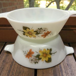 Vintage JAJ Pyrex Autumn Glory grytformar, set med 3 mjölkglasskålar med blommotiv