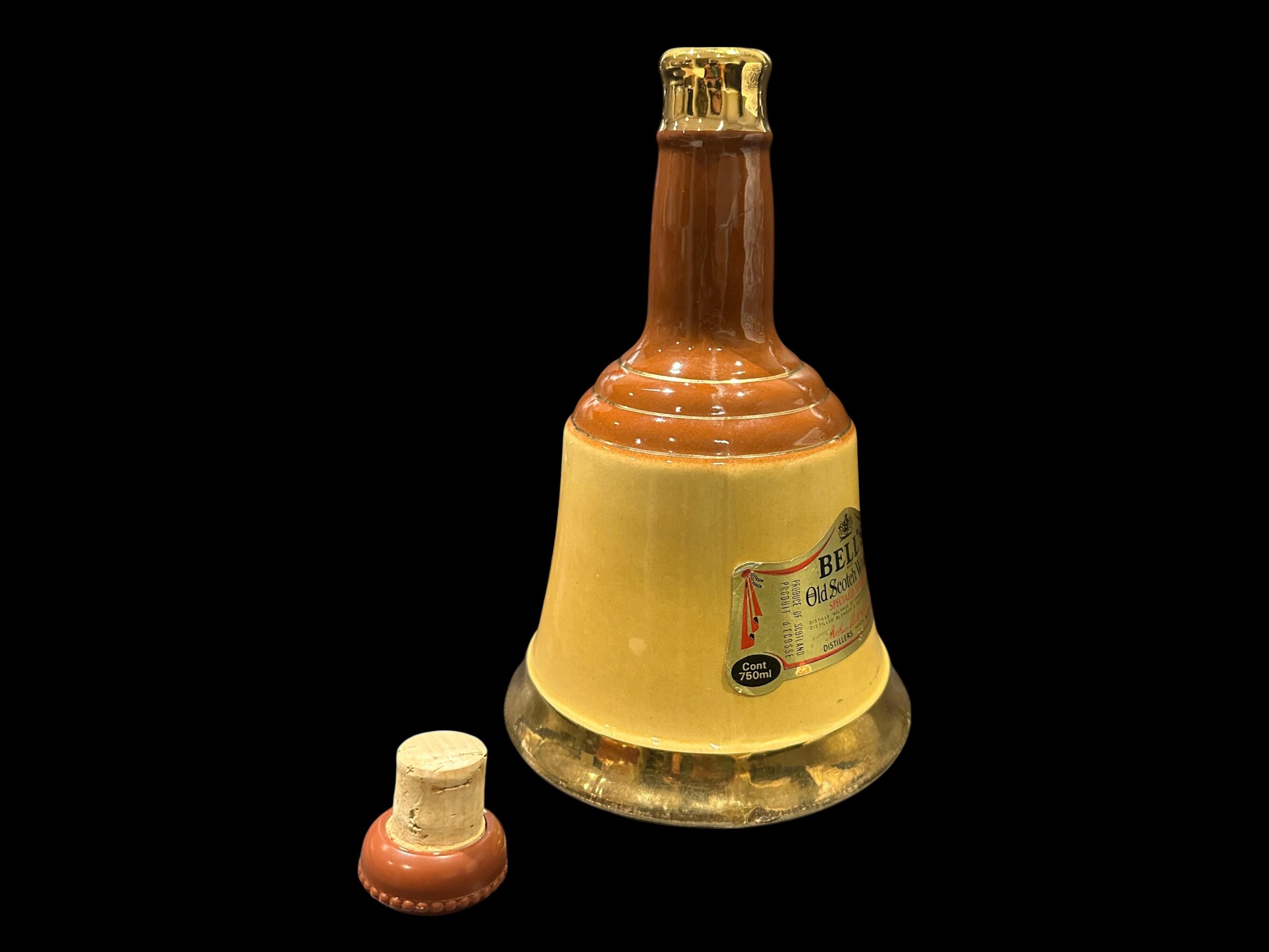 ヴィンテージベルズスコッチウイスキーボトル：ウェイドセラミック