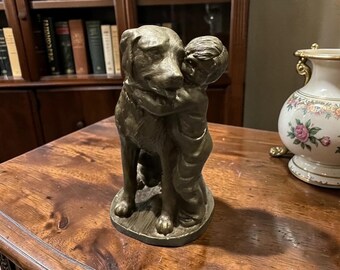 ヴィンテージ・ヘレディティーズ社製ブロンズ彫刻「犬を抱きしめる少年