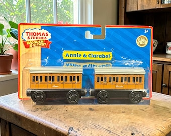Thomas & Friends Wooden Railway Annie e Clarabel - Nuove nella scatola