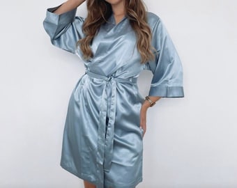 Robes de demoiselle d'honneur bleu poussière personnalisées robes de mariée en satin robe de chambre pyjama robe bleue cadeau de demoiselle d'honneur demoiselle d'honneur cadeau de Noël