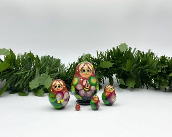Miniature nesting dolls, Stacking dolls, handmade, set with 5 dolls, Matryoshka, Babushka