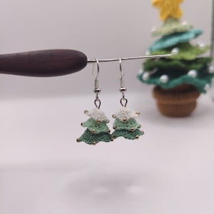Christmas tree earrings, a pair of earrings for Merry Christmas, Christmas gift for friends, handmade crochet Christmas tree earrings,