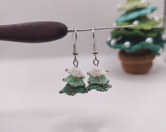Weihnachtsbaum Ohrringe, ein Paar Ohrringe für Frohe Weihnachten, Weihnachtsgeschenk für Freunde, handgemachte gehäkelte Christbaumohrringe,