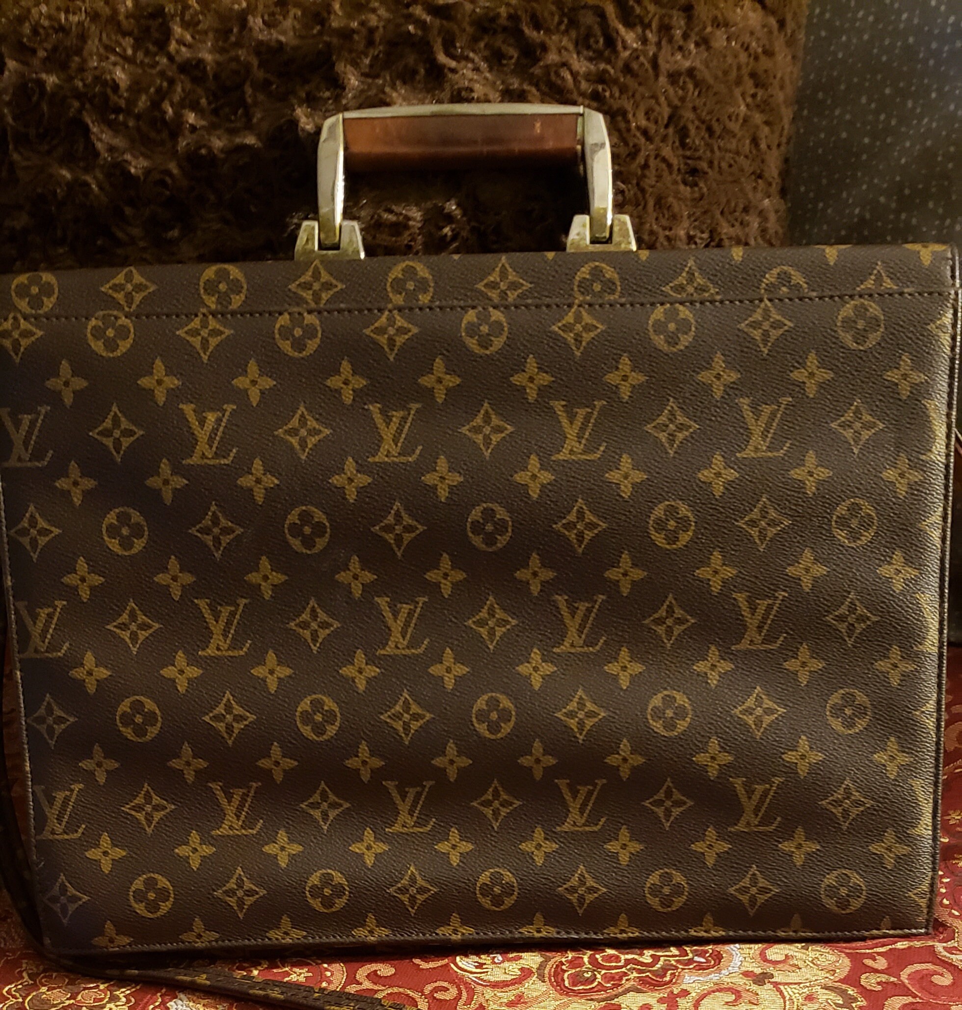 A CLASSIC MONOGRAM CANVAS PRESIDENT BRIEFCASE WITH BRONZE HARDWARE, LOUIS  VUITTON, CIRCA 1990s