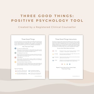 Op de afbeelding: Een printbaar werkblad met instructies over hoe je de positieve psychologietool "Drie goede dingen" kunt oefenen. Het werkblad bevat een sectie over waarom de oefening gunstig is, tips voor het oefenen en instructies over hoe je drie goede dingen opschrijft die elke dag zijn gebeurd.