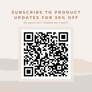Pu&ograve; includere: Codice QR in bianco e nero con il testo "SUBSCRIBE TO PRODUCT UPDATES FOR 20% OFF" e "No spam, just 1 update per month!"