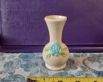 Vintage Shawnee Mini Vase With Blue Flower On Front 1202 USA