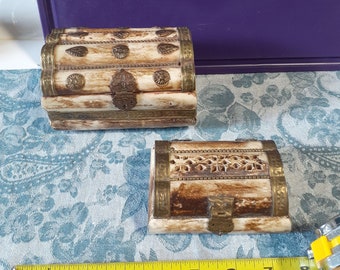 Paire de jolies boîtes à bijoux doublées de velours vintage