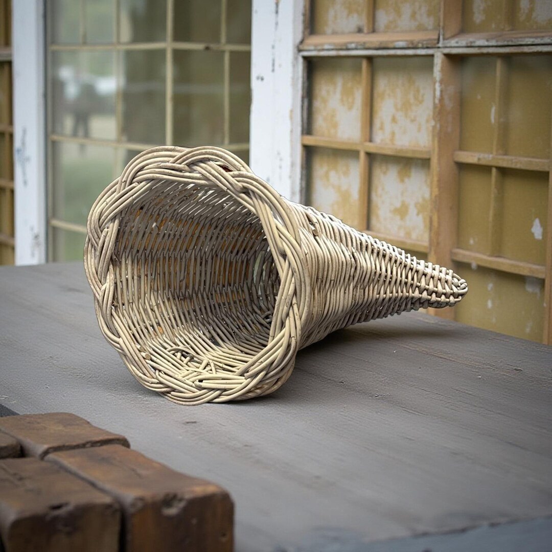 Vintage White Wicker Cornucopia Basket Handwoven Decorative Display 15 ...