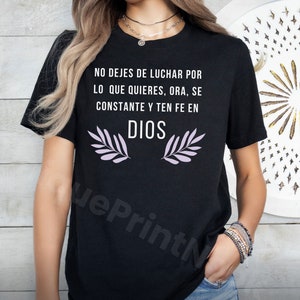 Christian Tshirt in Spanish, Spanish Gift, Frases Biblicas, Frases Cristianas, Latina Religious Tee, Scripture shirt, Bible Verse Tee