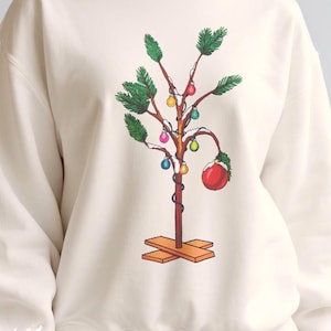 Felpa natalizia di Charlie Brown Comfort Colors®, maglietta con l&#39;albero di Charlie Brown, felpa natalizia dei Peanuts, simpatica maglietta natalizia