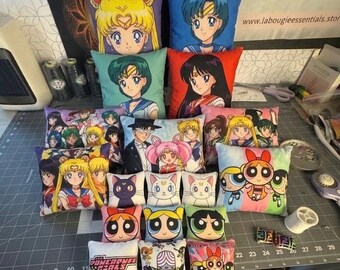 Poduszka z motywem popkultury anime na zamówienie: wzory DTF lub haftowane na zamówienie